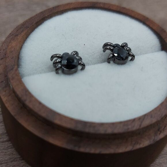 925 Sterling Silver Black Spider Stud Earrings - Picture 4 of 8